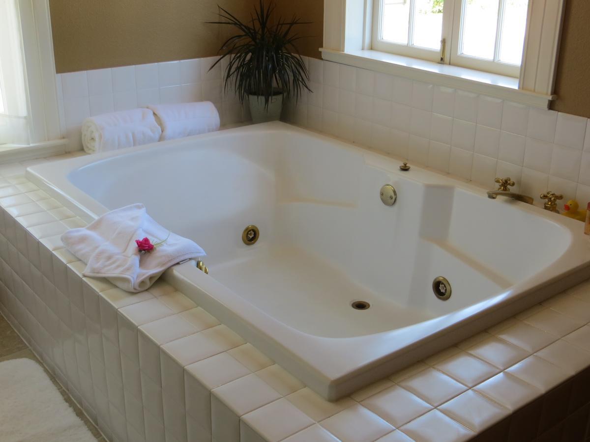Arbor Guest House Napa Room photo